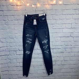 #10 American Eagle - Destressted High Rise Curvy Jeans, NWT✨